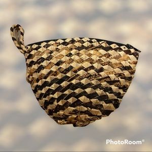 Cute change purse or small item purse wicker Black and Tan